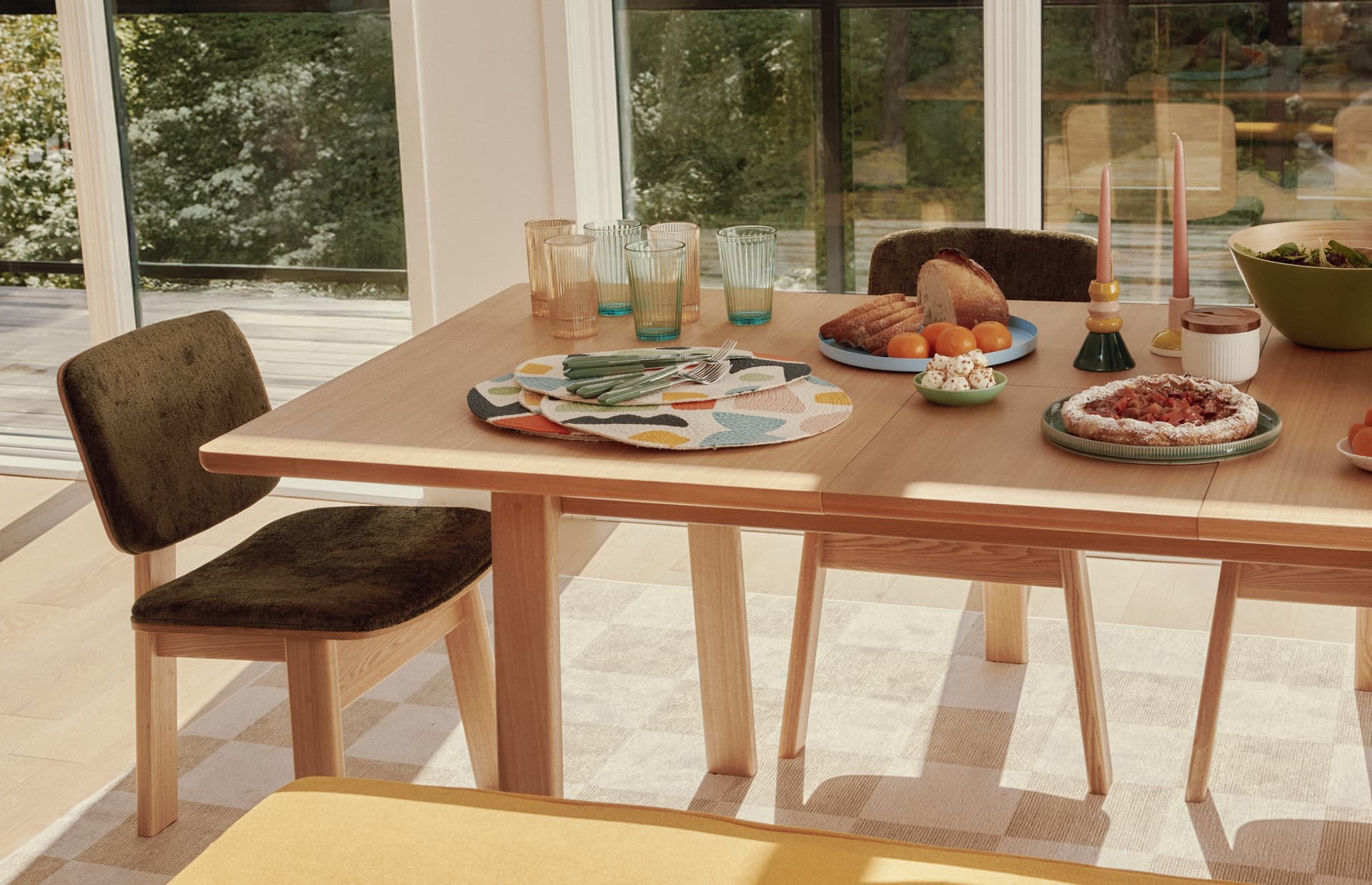 A Vela dining table in a home dining room